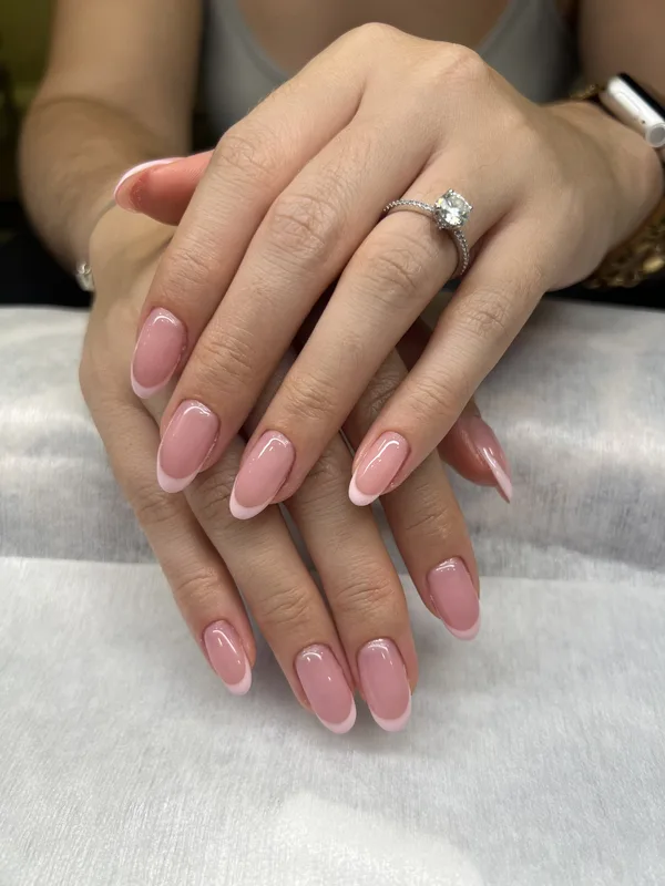Nude ροζ almond με gloss φινίρισμα